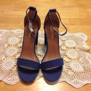 NWOT Bella Marie open-toe, block heel denim